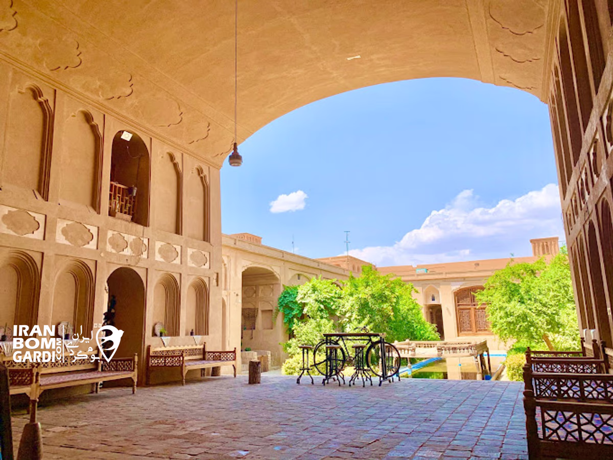 خانه لاری ها