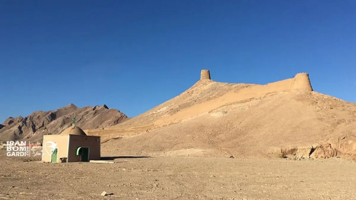 برج و باروی قدیمی جاده انارک