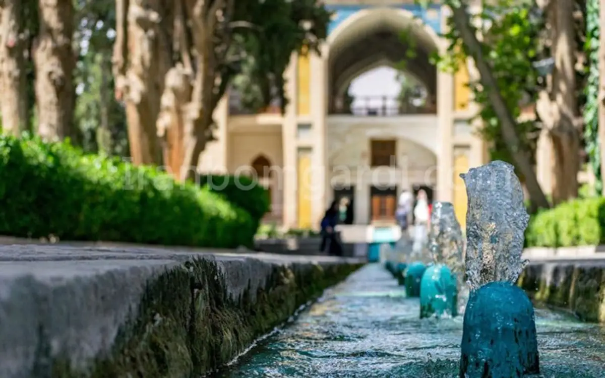 حوض آب در باغ فین کاشان