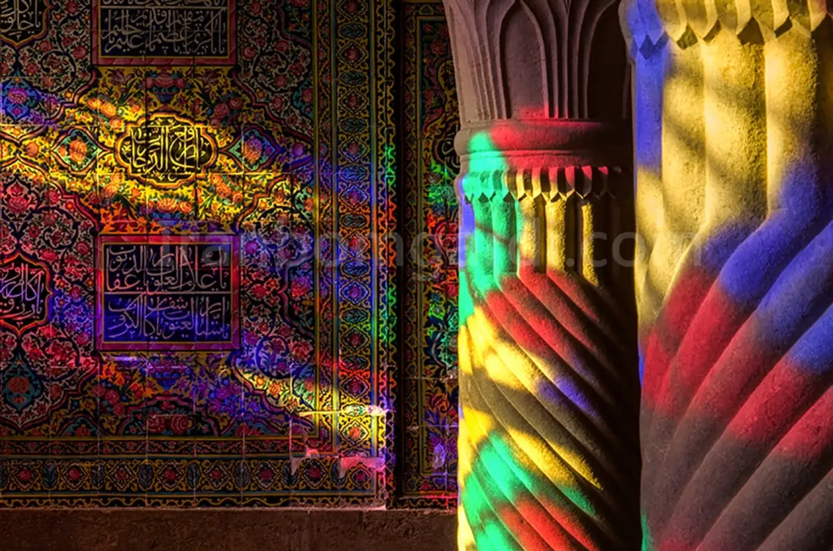 ستون های شبستان غربی مسجد نصیرالملک