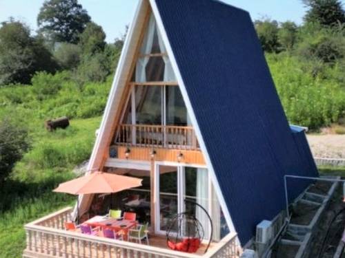 کلبه اسکلیم با چشم انداز دریاچه لفور+ استخر|